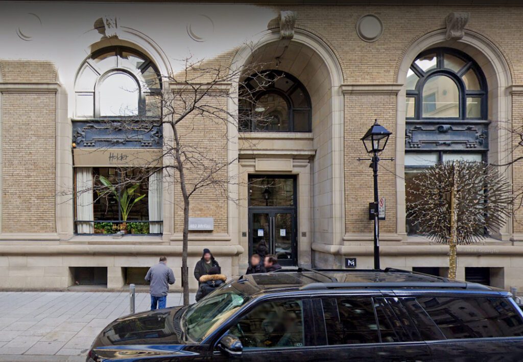 Clinique A - Storefront