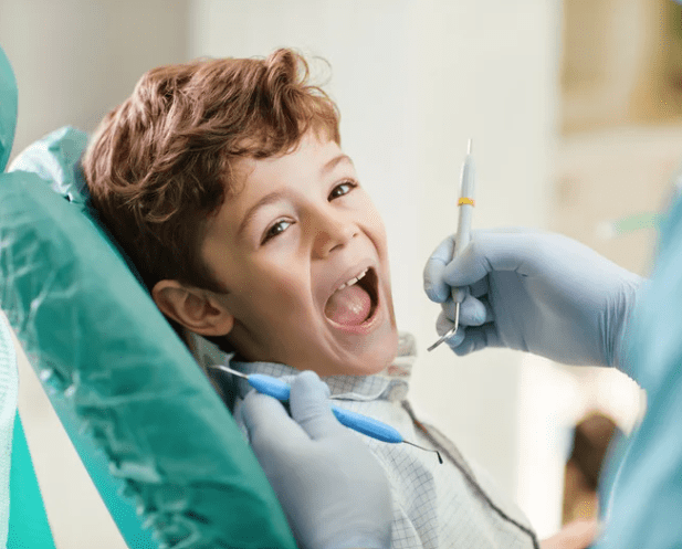  child's first dental appointmentt