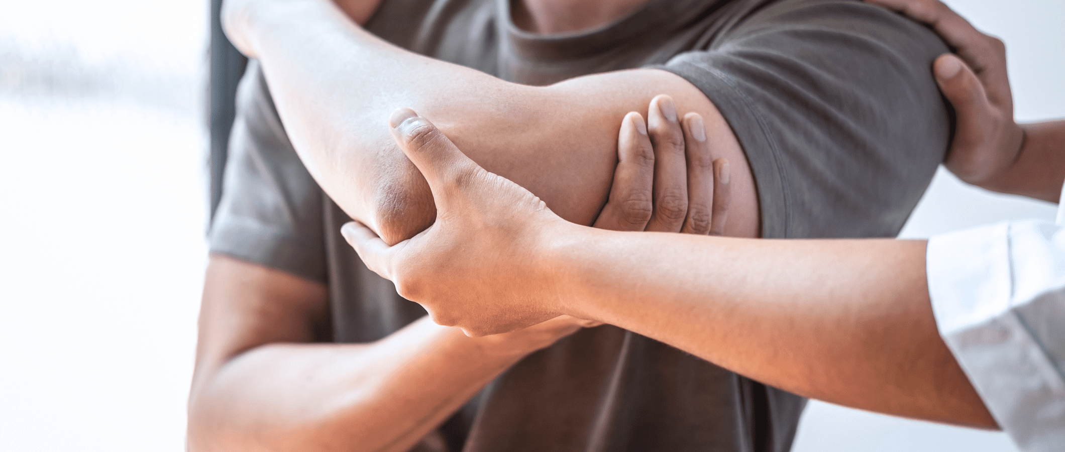 consultation with a doctor to treat elbow or shoulder joint pain