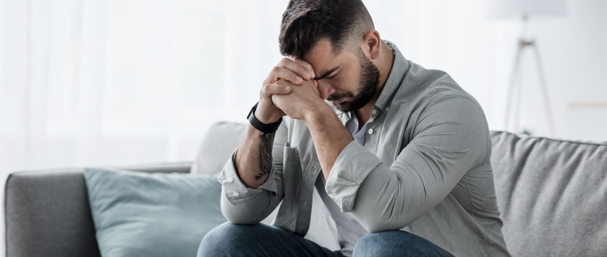 homme triste en dépression